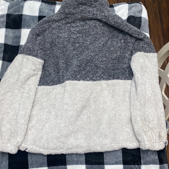 Doe & Rae Sherpa quarter zip pullover - Picture 4 of 7